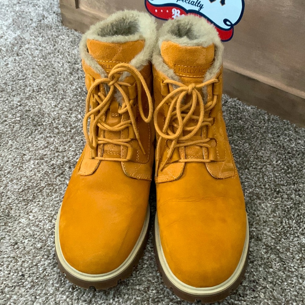 Helly Hansen Vega boots ~ Worn twice~ size 10
